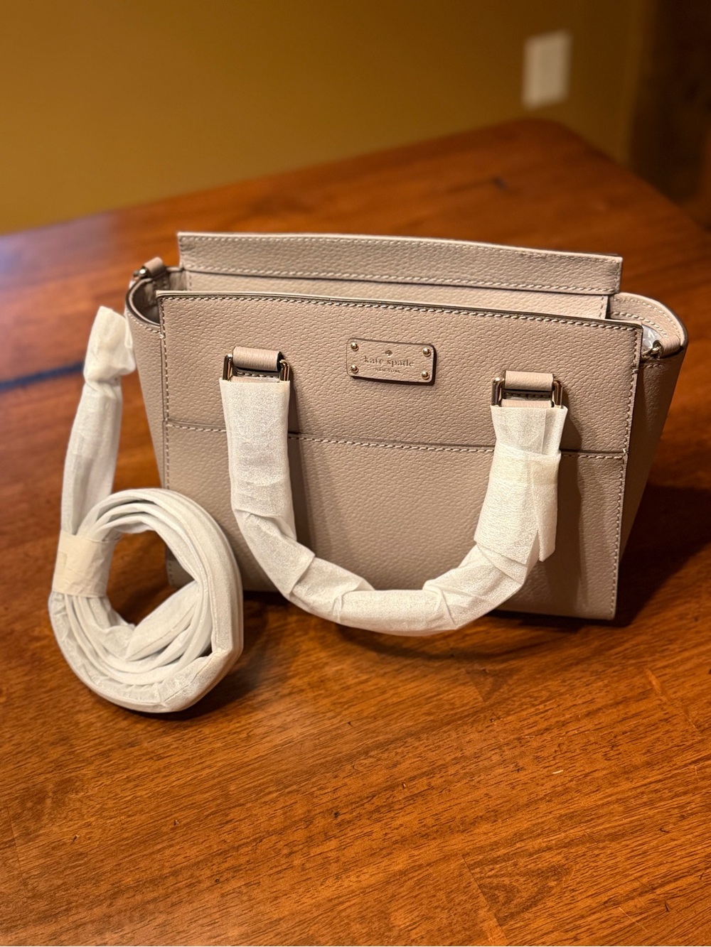kate spade NWT Pebbled Leather Crossbody Tote Satchel in Light Beige